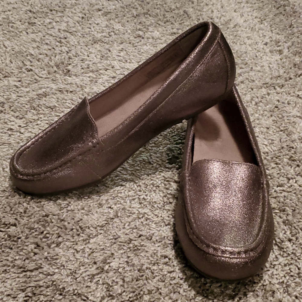 Women's slip on shoes, Vionic, rose gold. NEW!